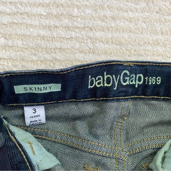 NWOT Gap toddler skinny jeans - Picture 4 of 8